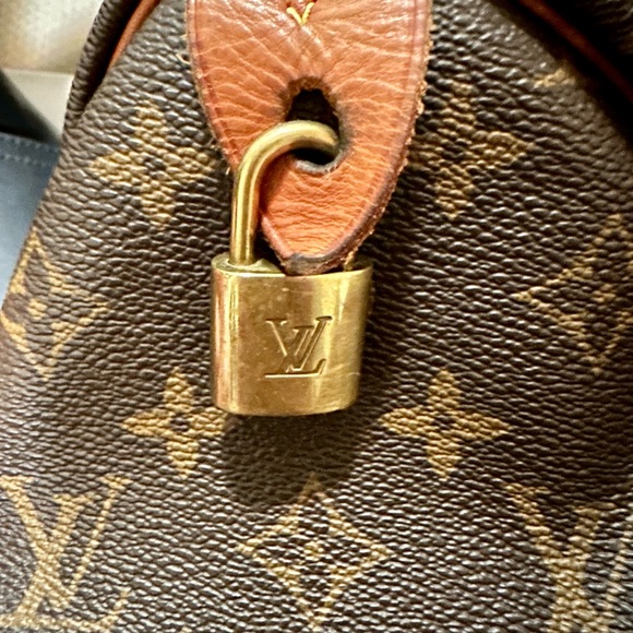 Louis Vuitton Monogram Canvas - Picture 4 of 9